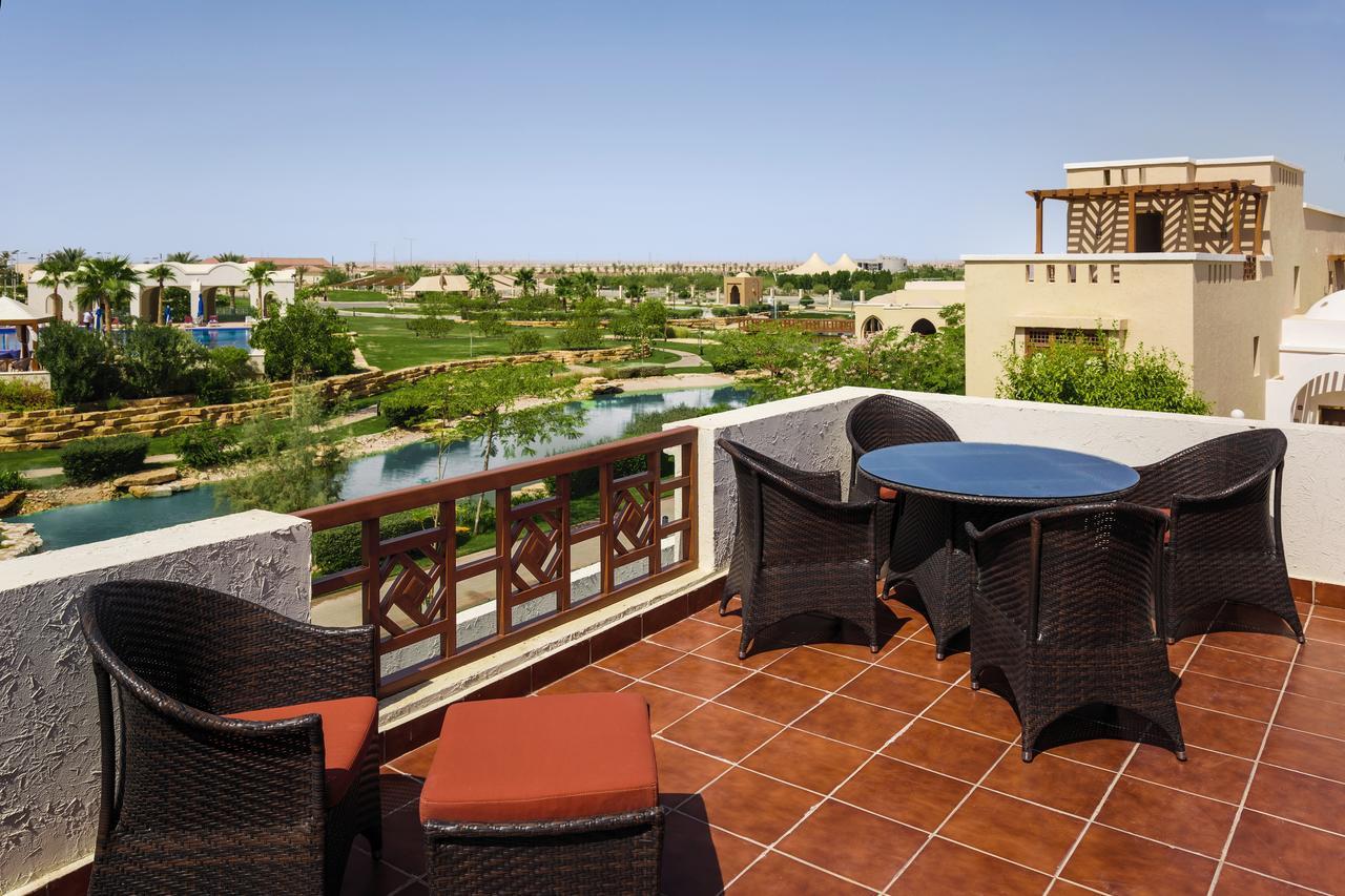 One-Bedroom King Suite with Garden View